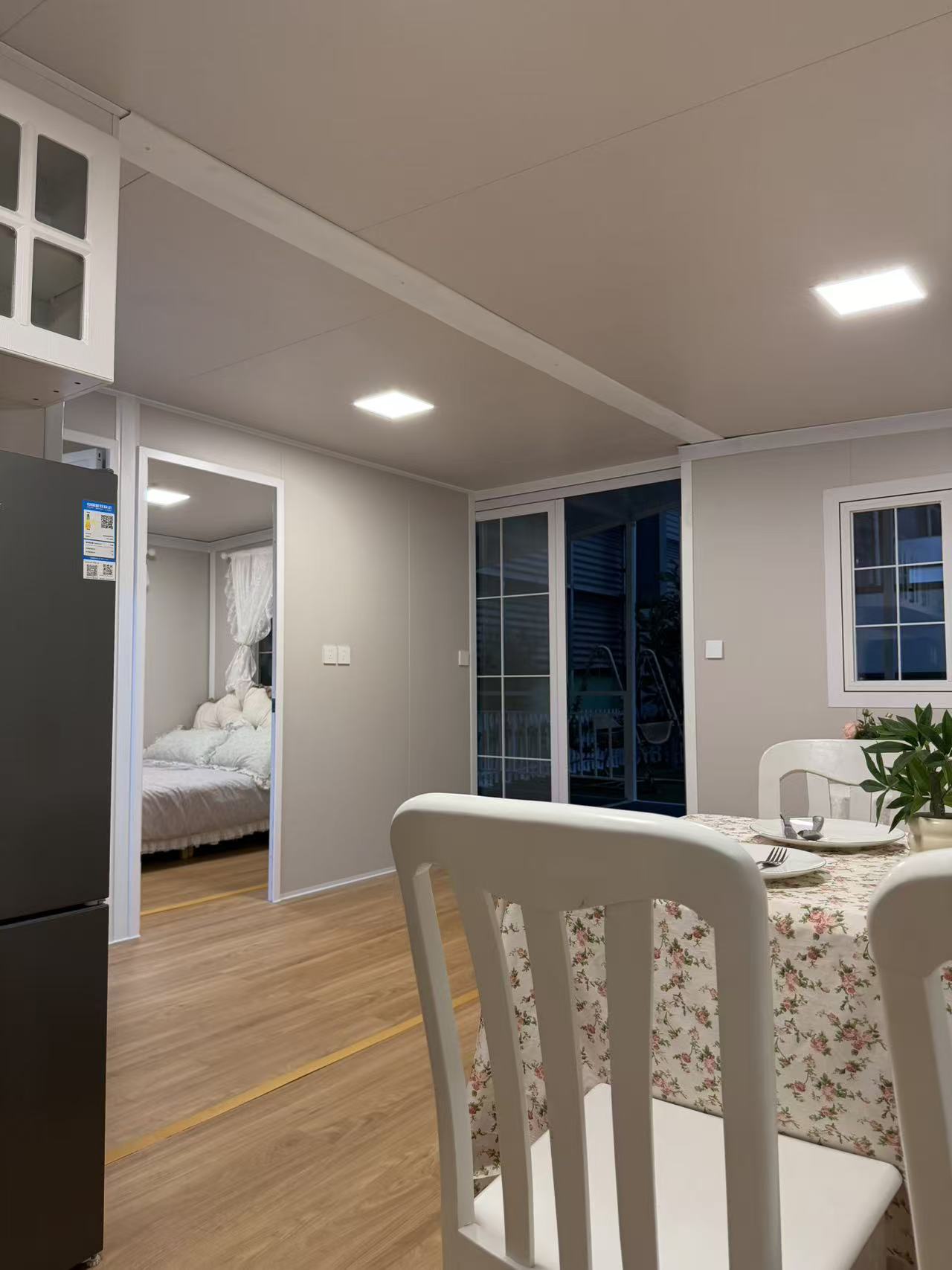 Residential expandable house interior