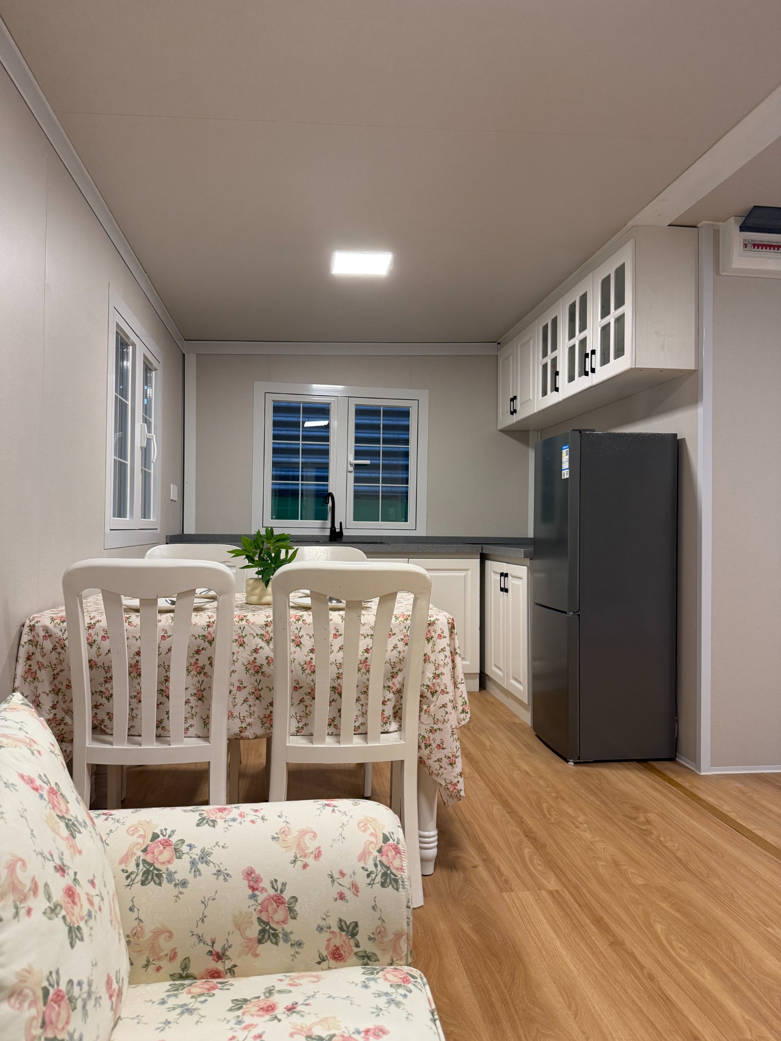 Expandable house kitchen configuration reference