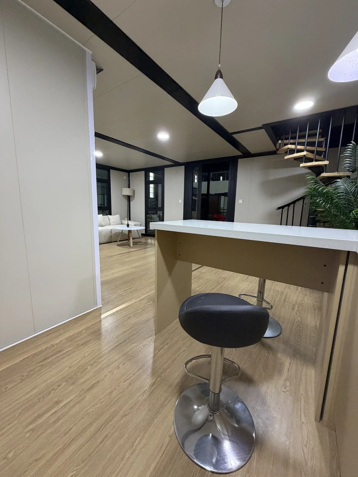 Kitchen bar in double-storey expandable house