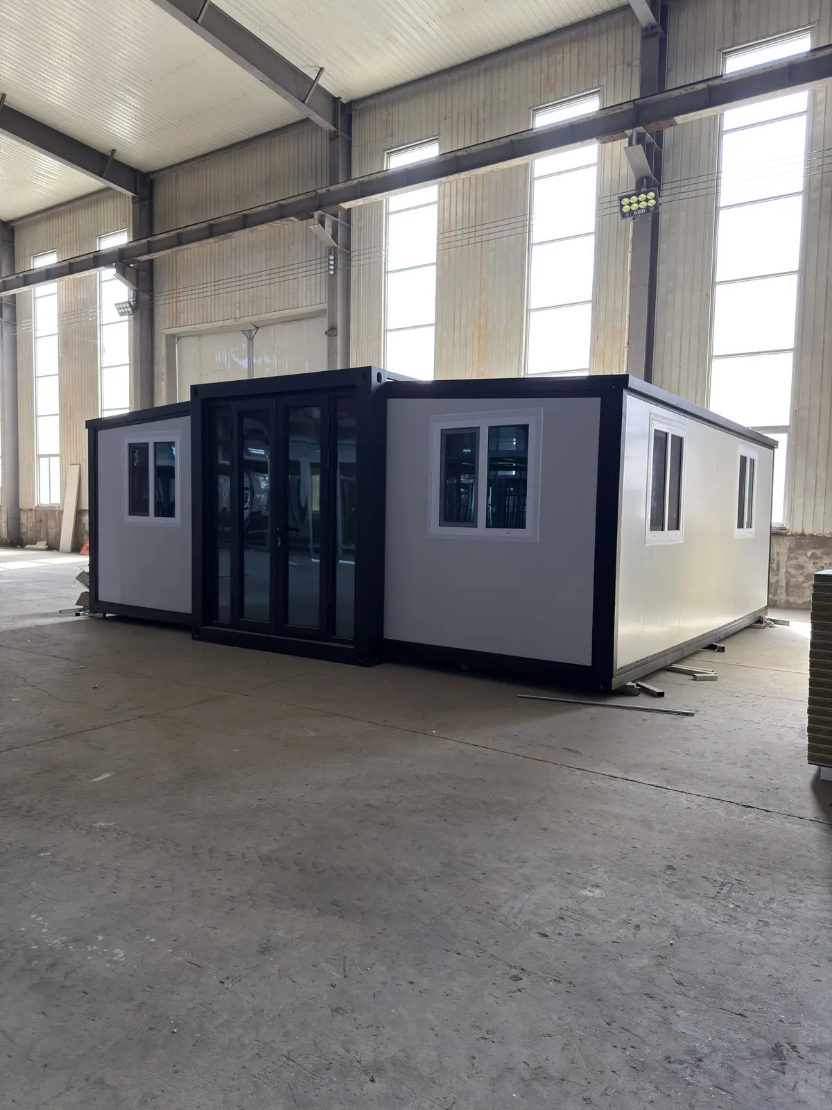 White 20ft expandable container house exterior