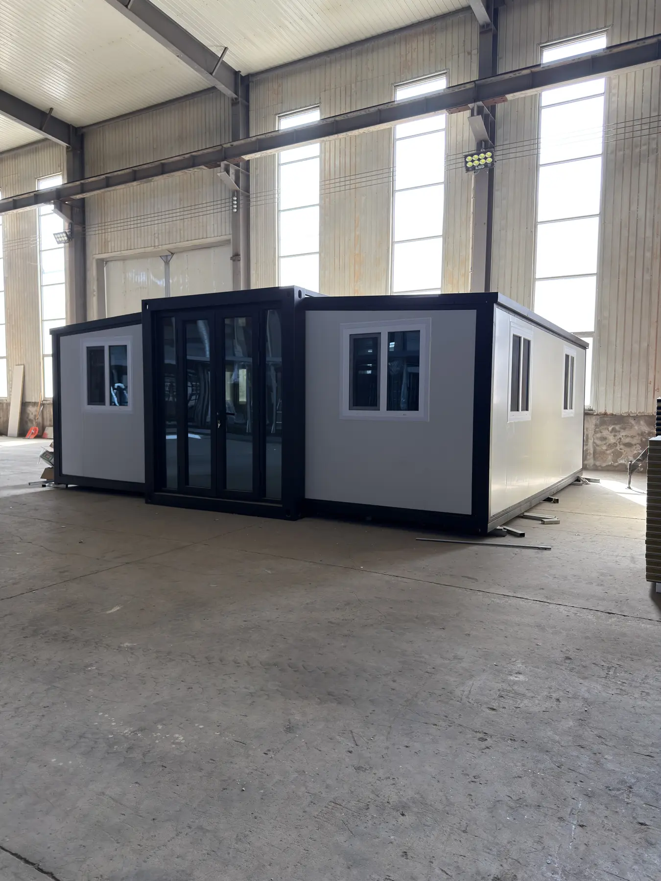 White 20ft expandable container house exterior for site planning